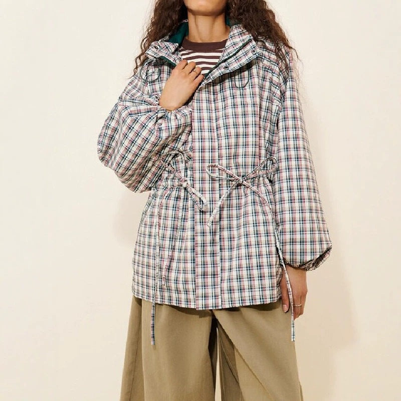 Trench curto xadrez Seul com capuz para mulher MotionCare — vista 5