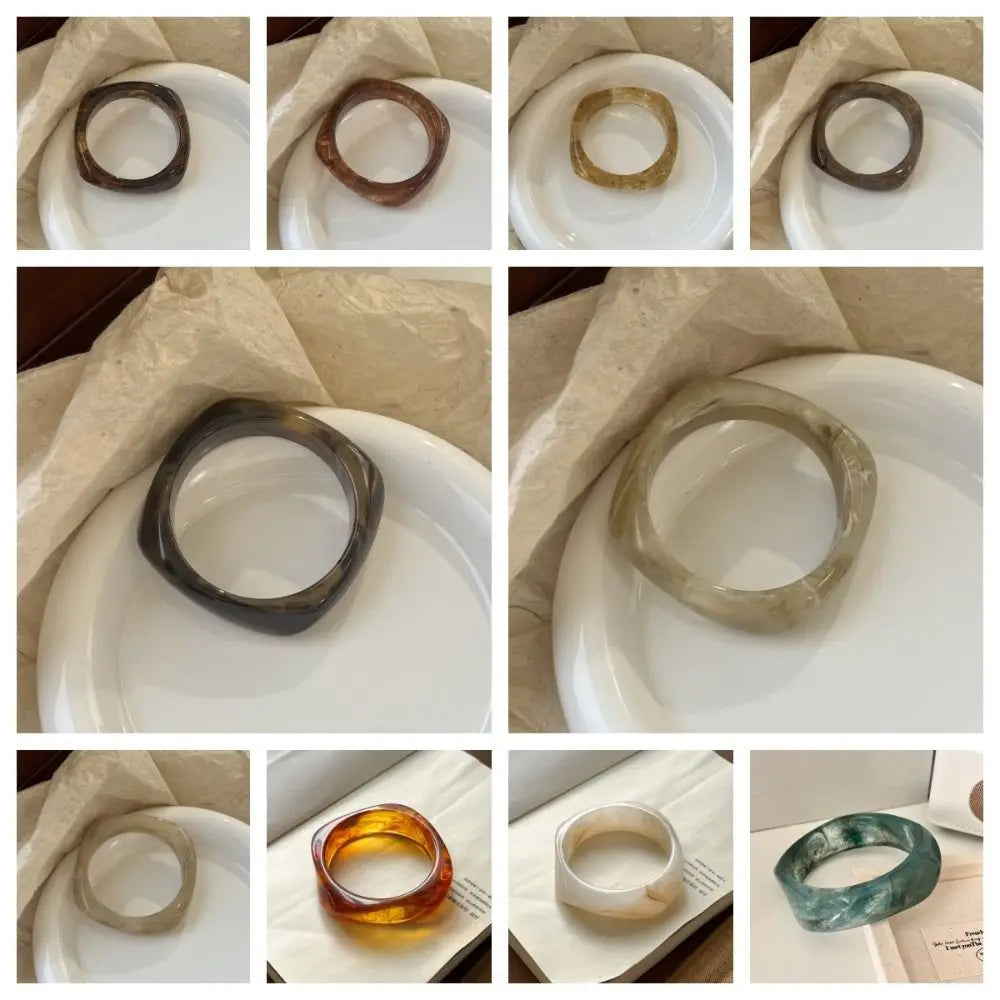 Pulseira rígida Aurora de mulher em acrílico marmoreado MotionCare — vista 2