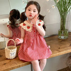 Vestido de menina Cambridge xadrez com gola de croché MotionCare