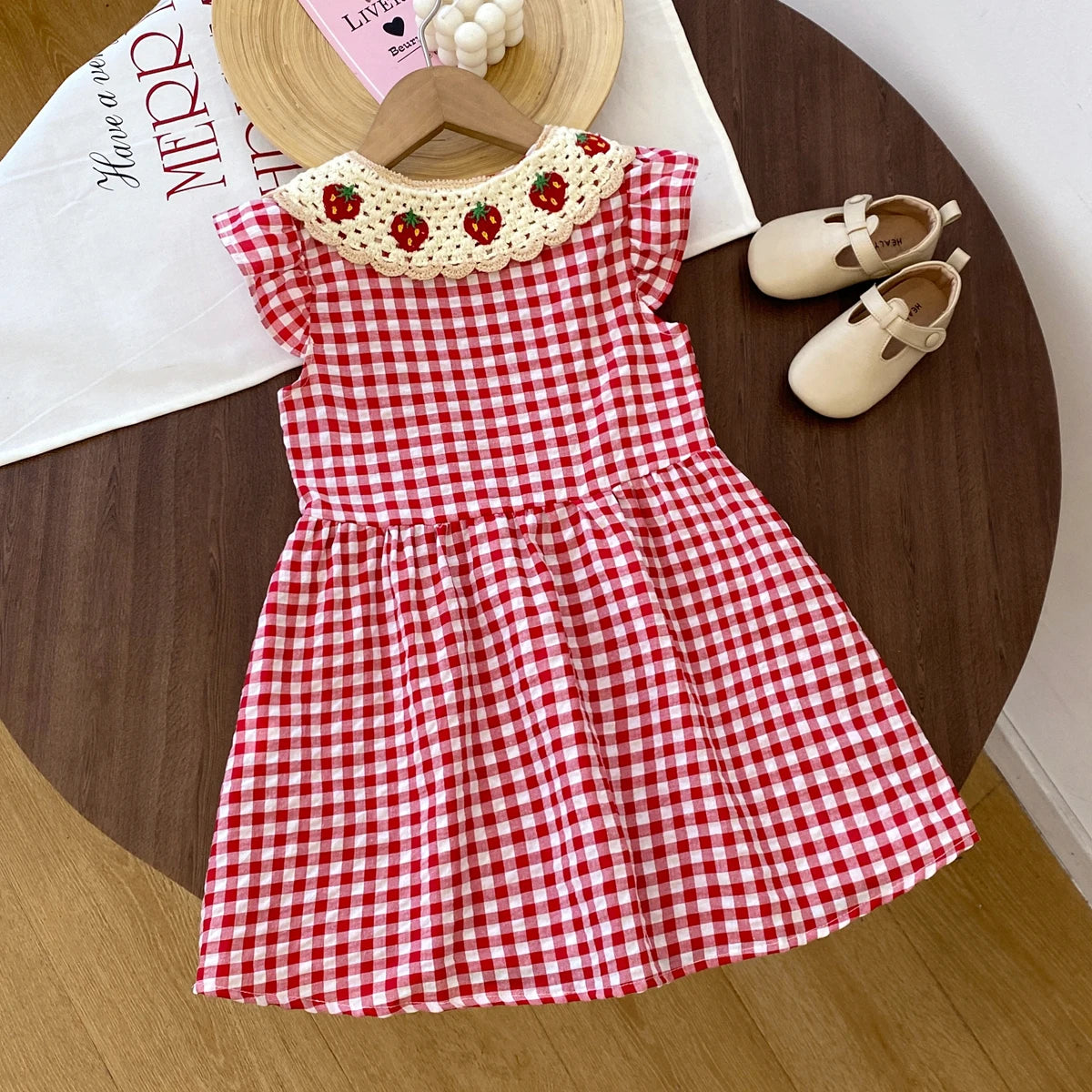 Vestido de menina Cambridge xadrez com gola de croché MotionCare — vista 3