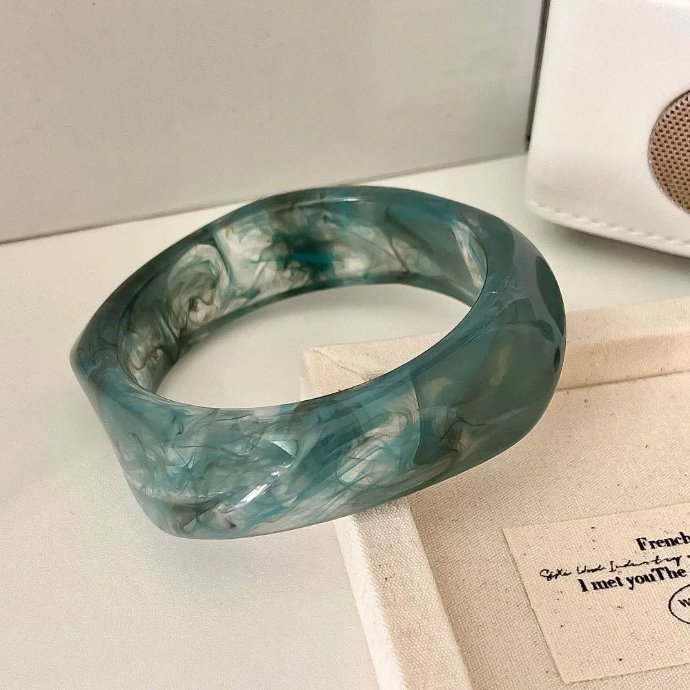 Pulseira rígida Aurora de mulher em acrílico marmoreado MotionCare — vista 7